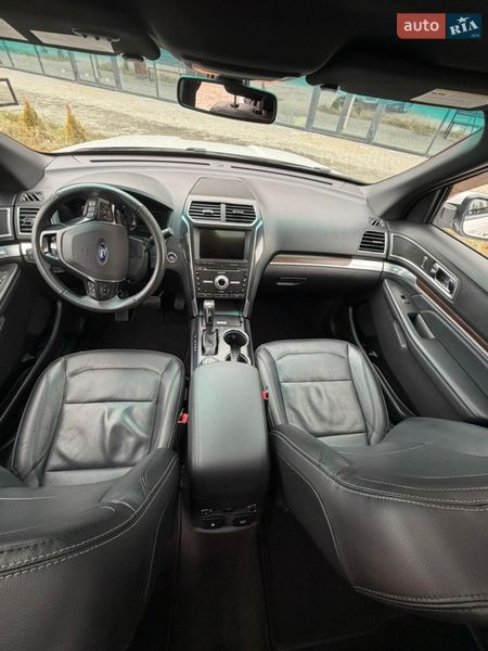 Внедорожник / Кроссовер Ford Explorer 2016 в Черновцах