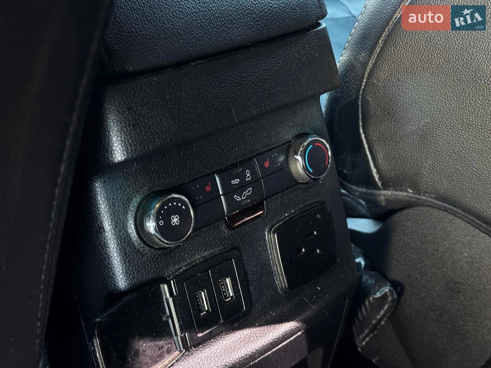 2016 Ford Explorer - мініатюра 28