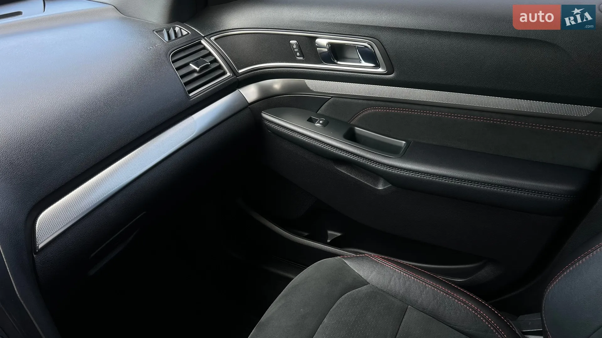 2019 Ford Explorer - мініатюра 18