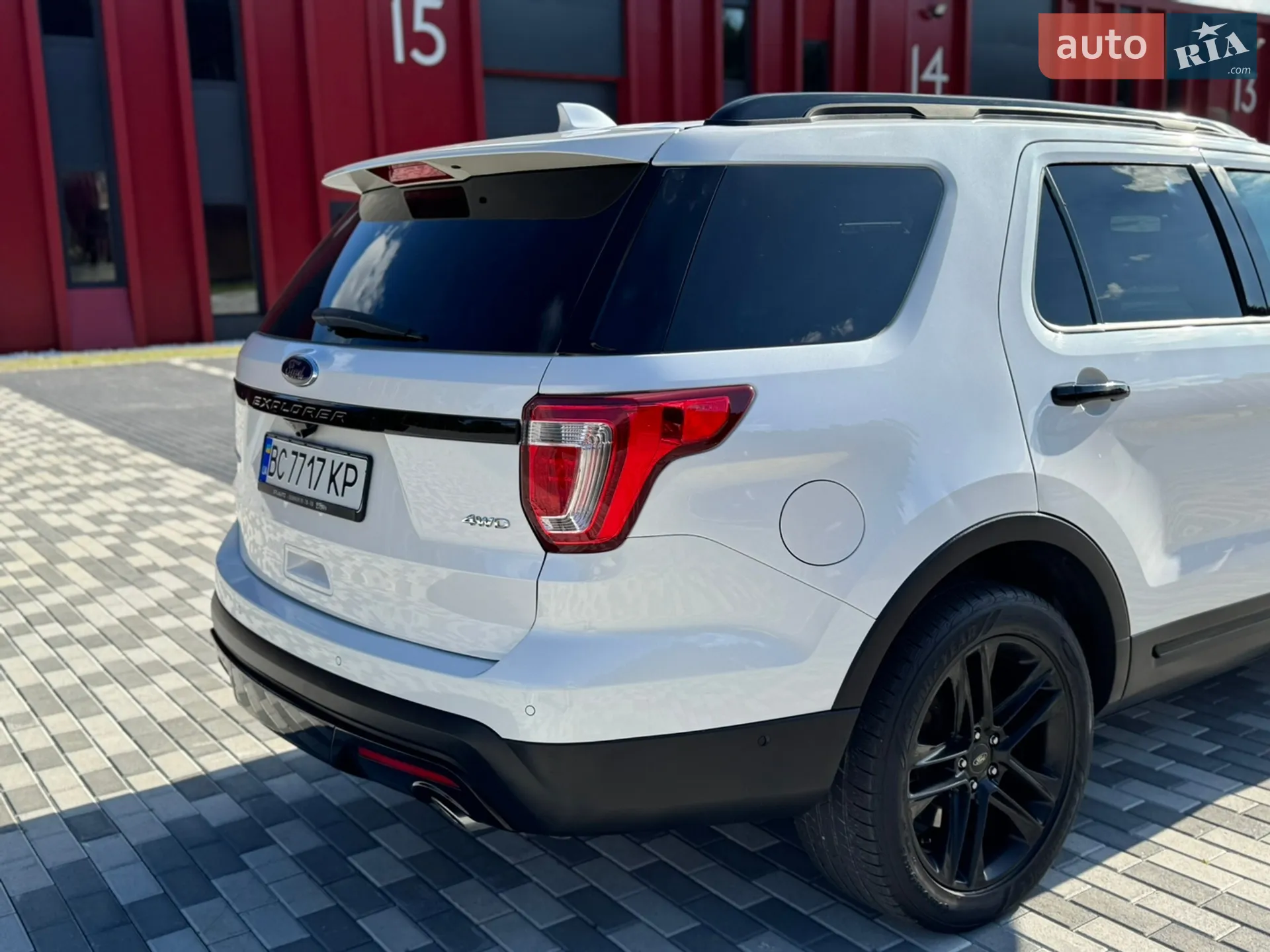 2016 Ford Explorer - мініатюра 13