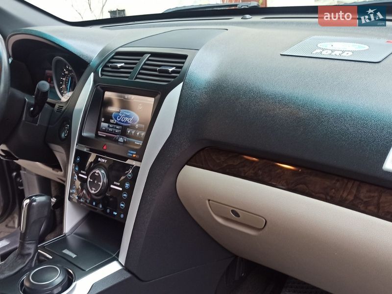 Позашляховик / Кросовер Ford Explorer 2011 в Чернівцях