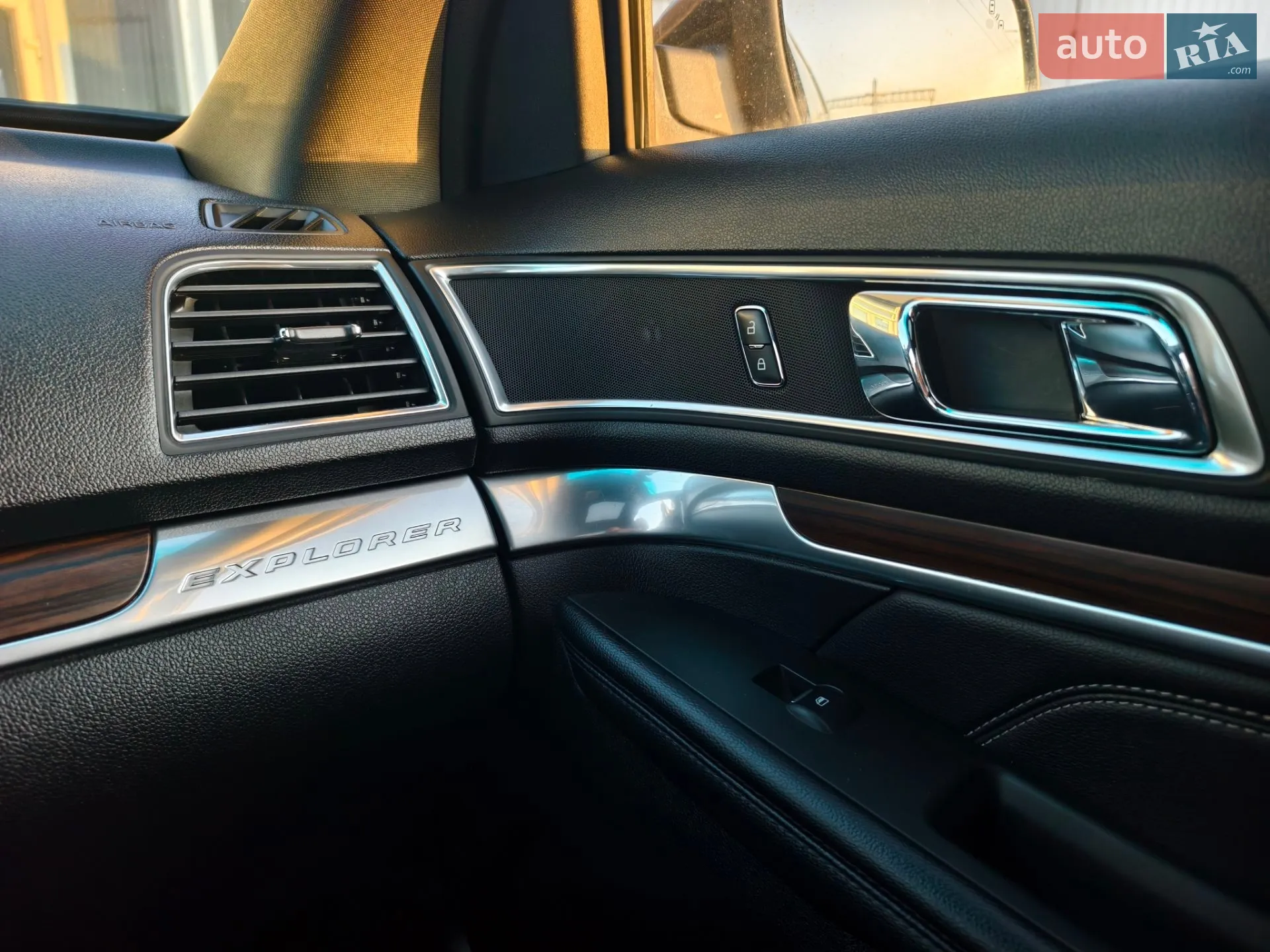 2016 Ford Explorer - мініатюра 24