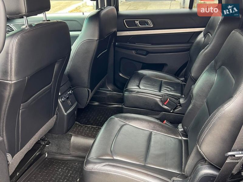 Позашляховик / Кросовер Ford Explorer 2016 в Вараші
