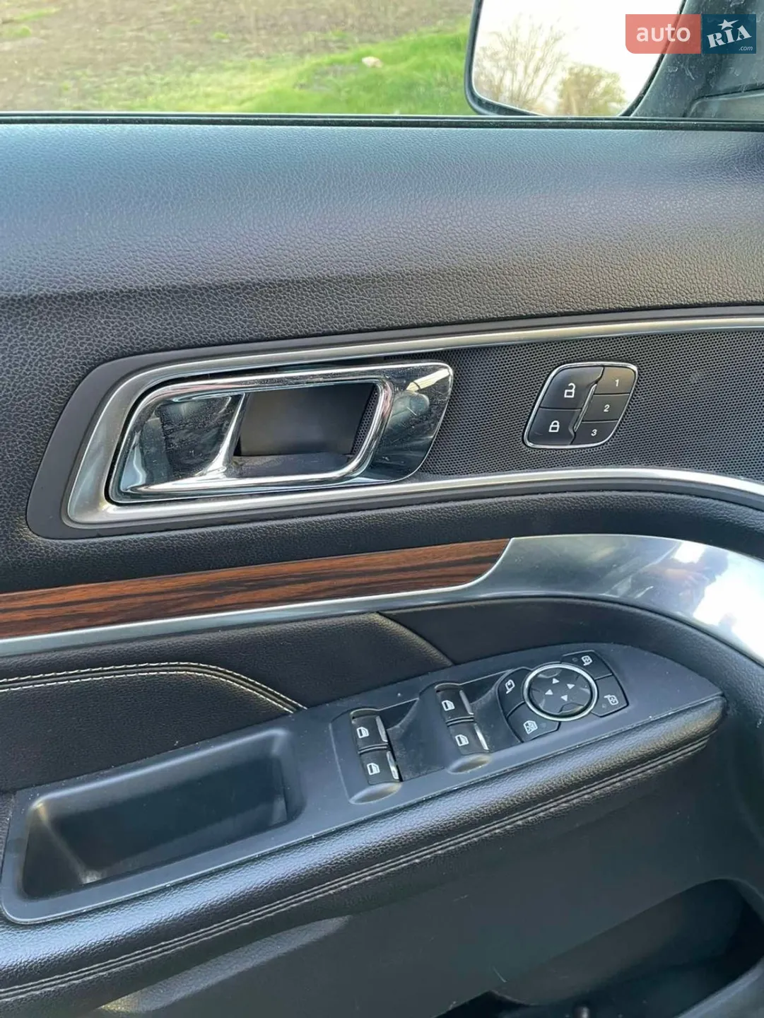 2015 Ford Explorer - мініатюра 25