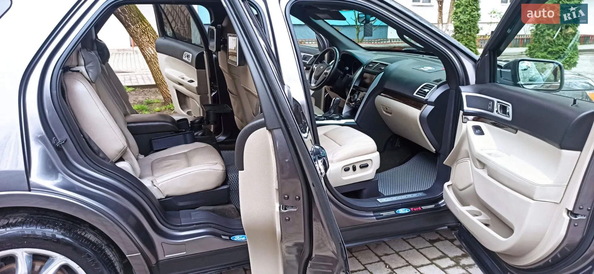 2011 Ford Explorer - мініатюра 11