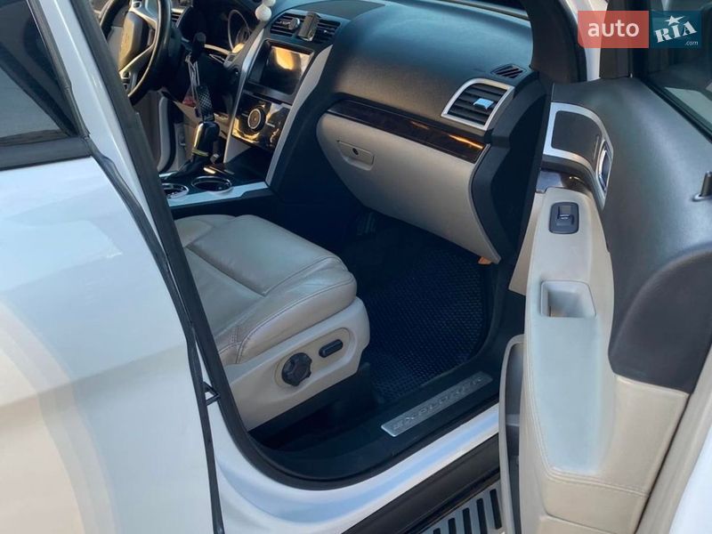 Внедорожник / Кроссовер Ford Explorer 2013 в Ивано-Франковске