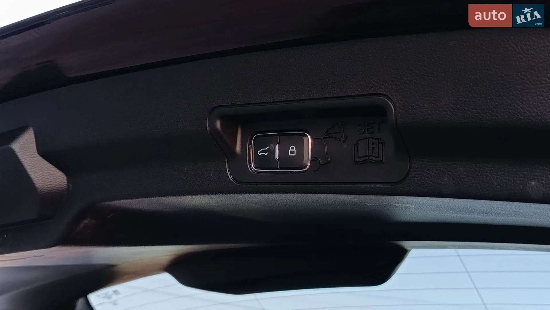 2020 Ford Explorer - мініатюра 17