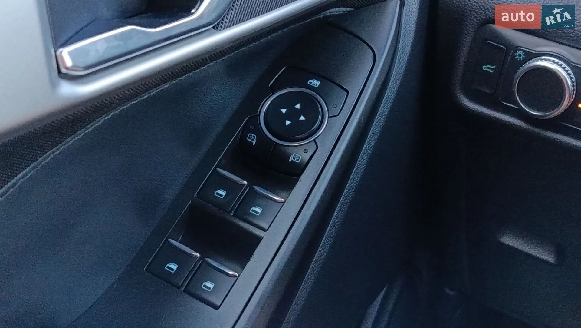 2020 Ford Explorer - мініатюра 31