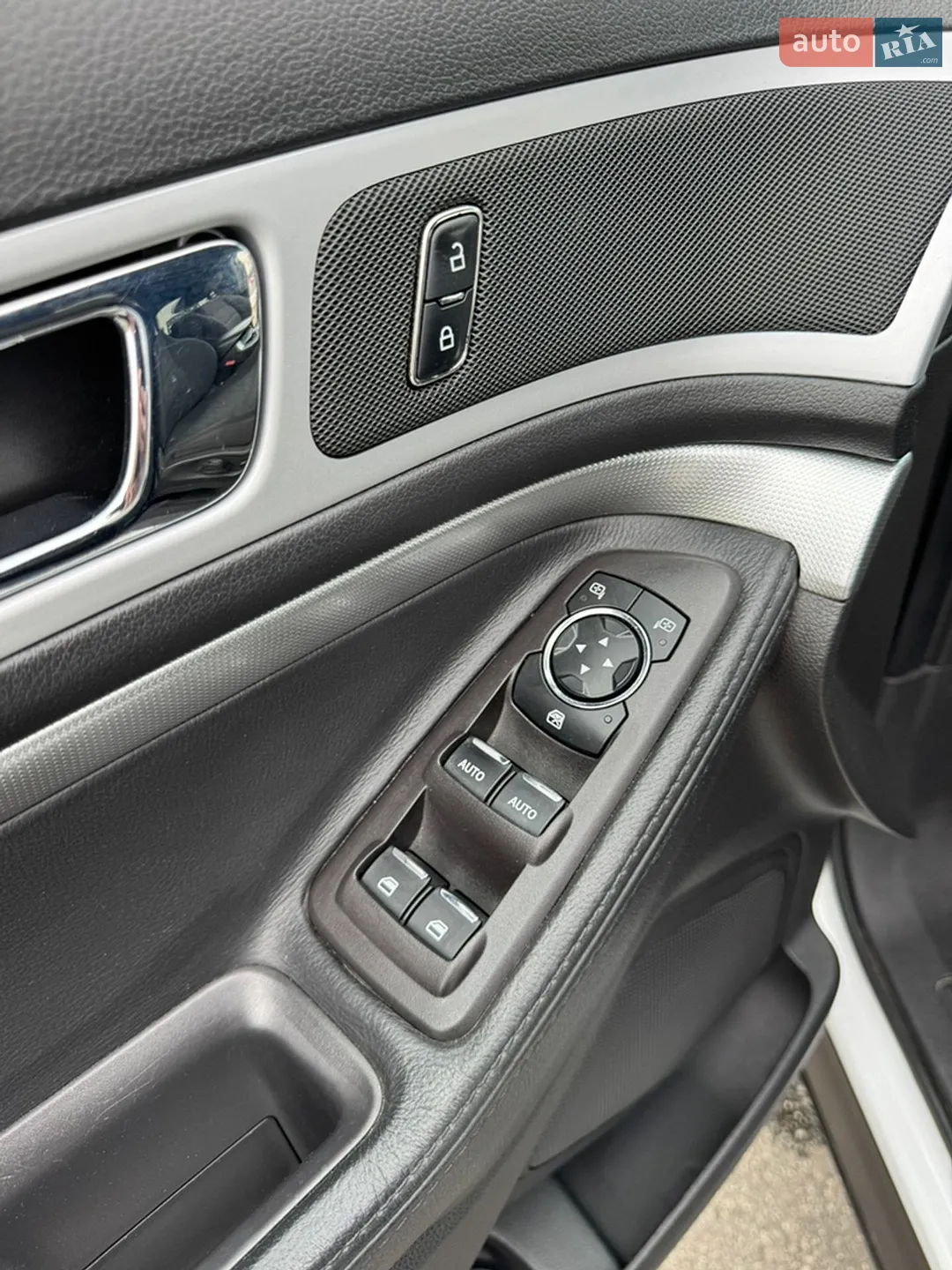 2012 Ford Explorer - мініатюра 17