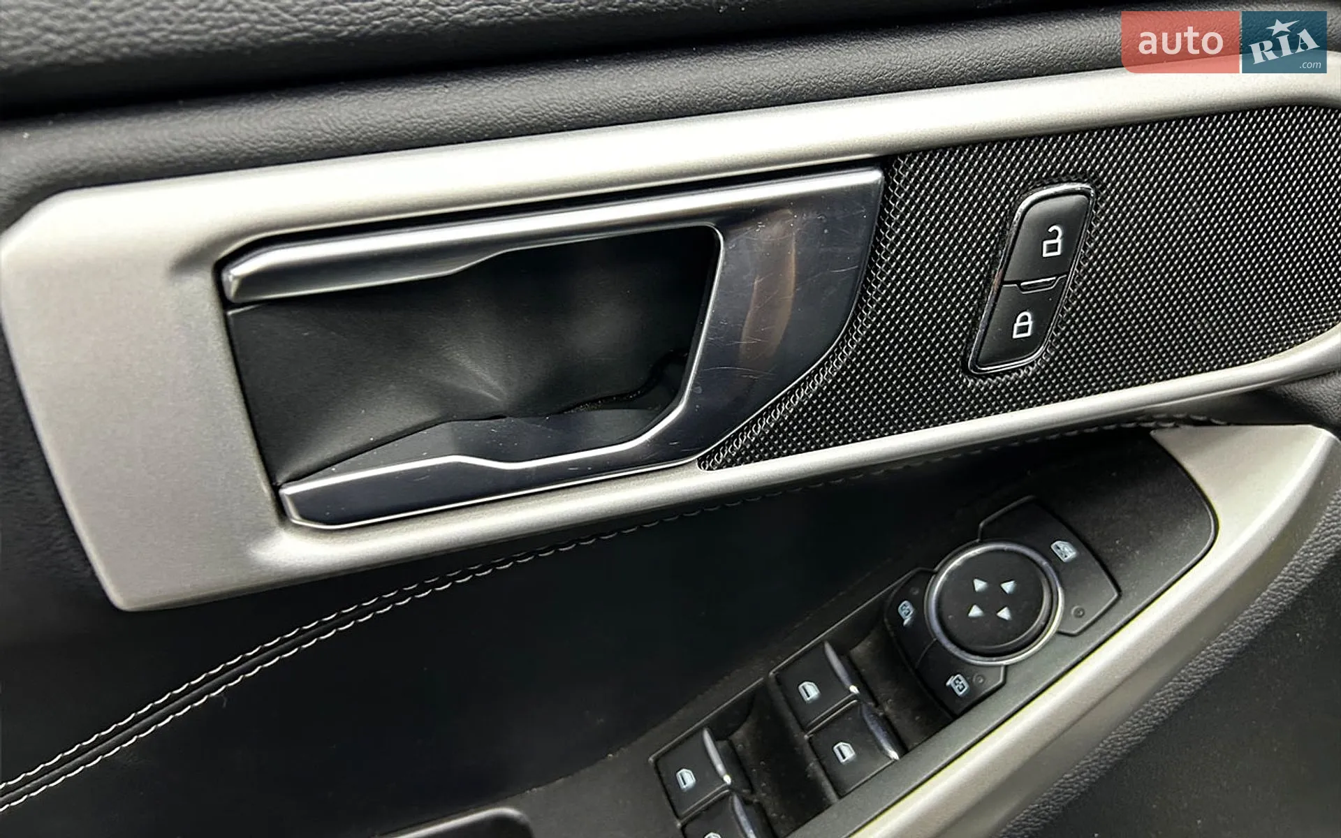 2022 Ford Explorer - мініатюра 14