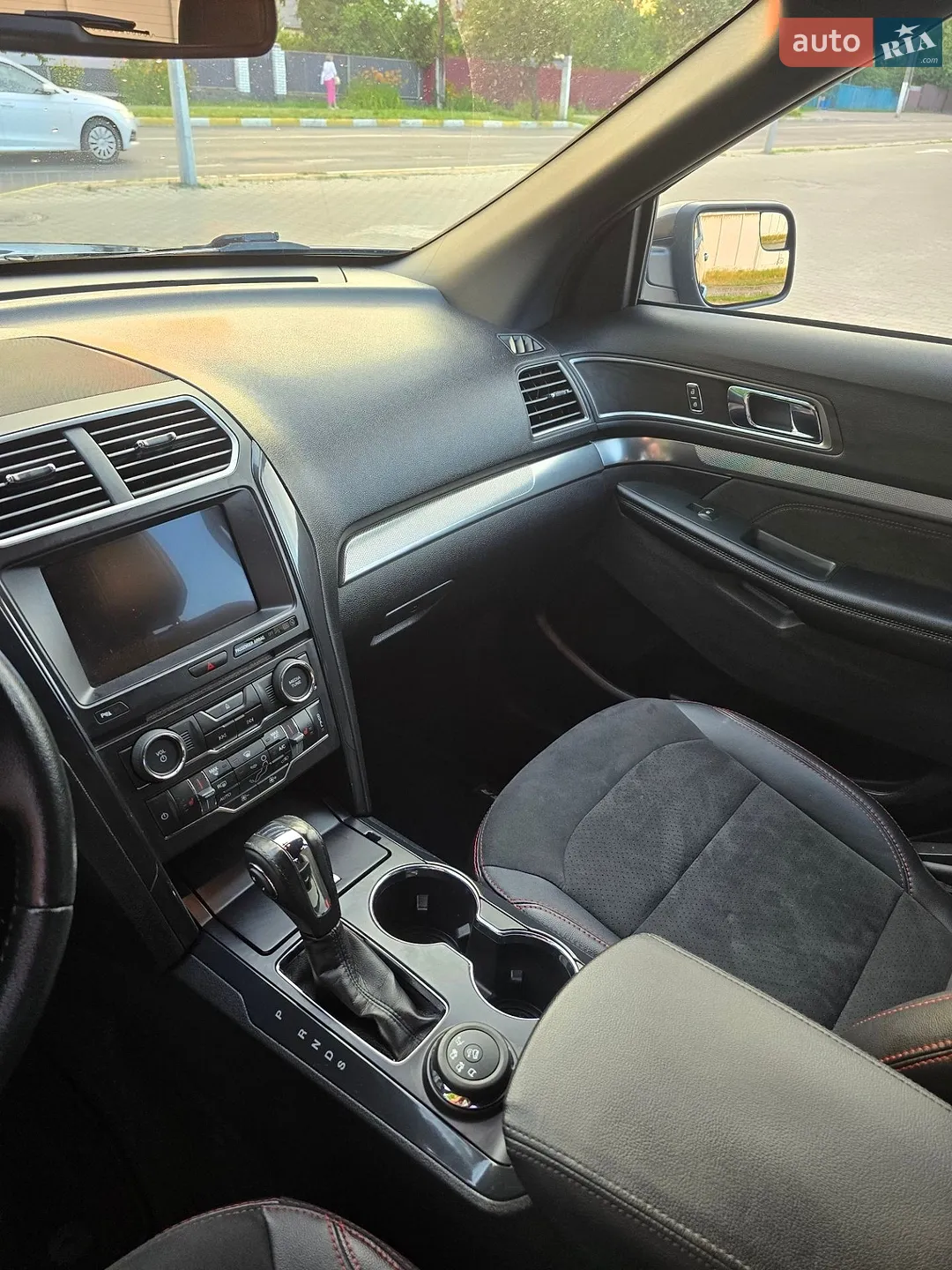 2018 Ford Explorer - мініатюра 25