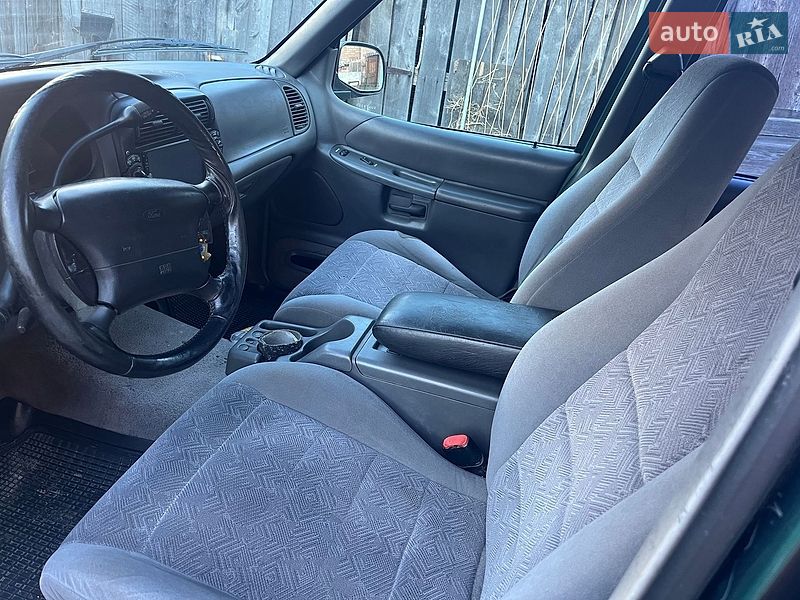 Позашляховик / Кросовер Ford Explorer 2000 в Києві