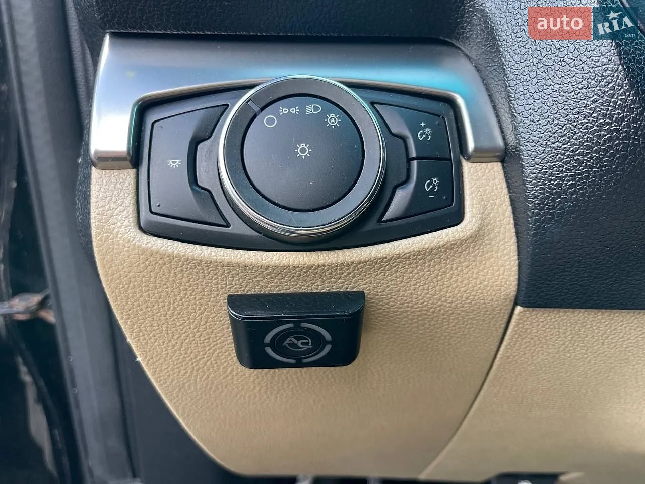 2015 Ford Explorer - мініатюра 17
