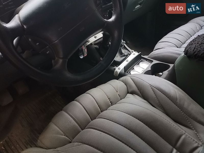 Позашляховик / Кросовер Ford Explorer 1995 в Татарбунарах