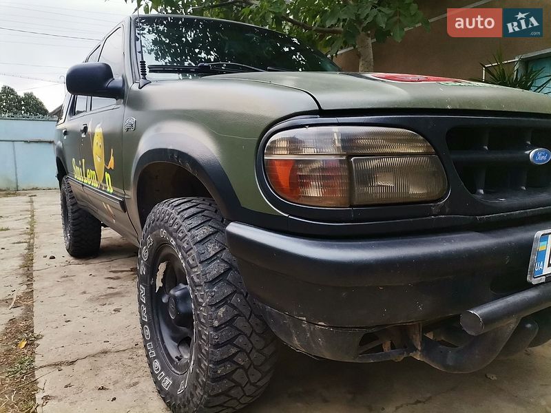 Позашляховик / Кросовер Ford Explorer 1995 в Татарбунарах