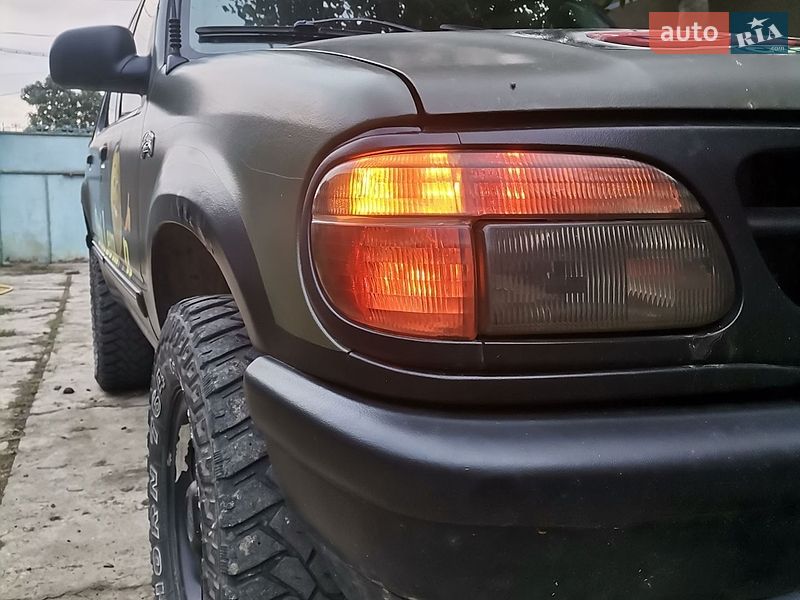 Позашляховик / Кросовер Ford Explorer 1995 в Татарбунарах