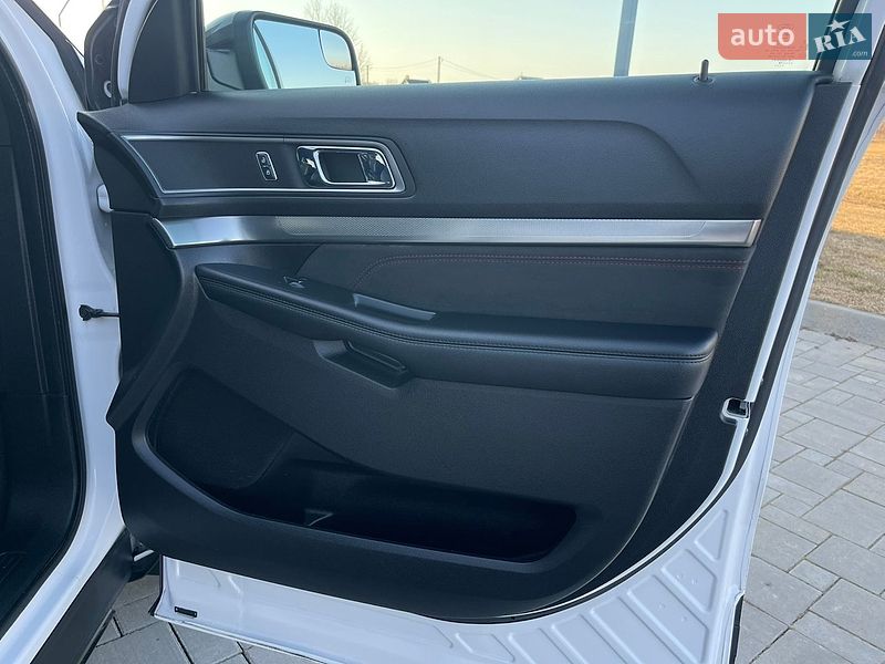 Позашляховик / Кросовер Ford Explorer 2018 в Рівному