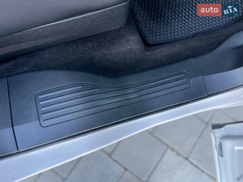 Позашляховик / Кросовер Ford Explorer 2018 в Рівному