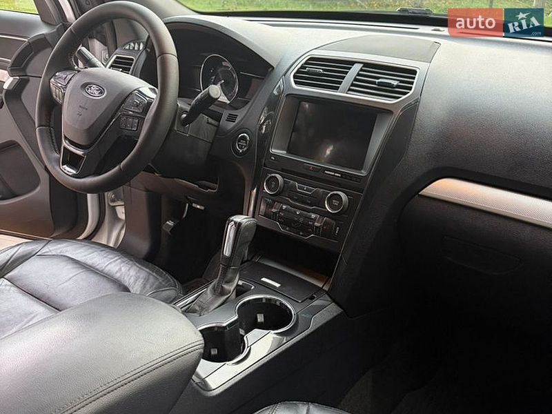 Внедорожник / Кроссовер Ford Explorer 2017 в Черновцах