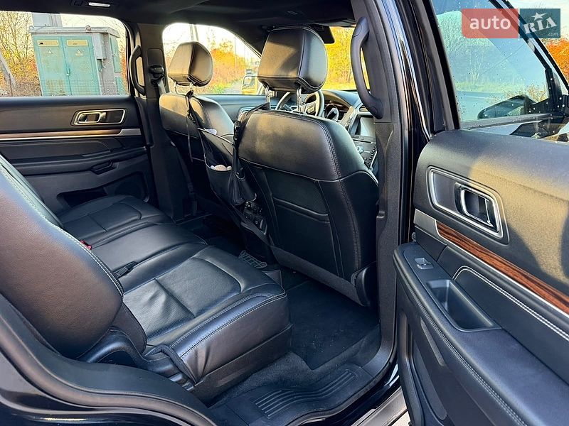Внедорожник / Кроссовер Ford Explorer 2017 в Стрые