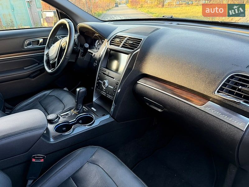 Внедорожник / Кроссовер Ford Explorer 2017 в Стрые