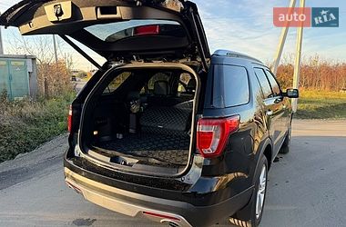 Позашляховик / Кросовер Ford Explorer 2017 в Стрию