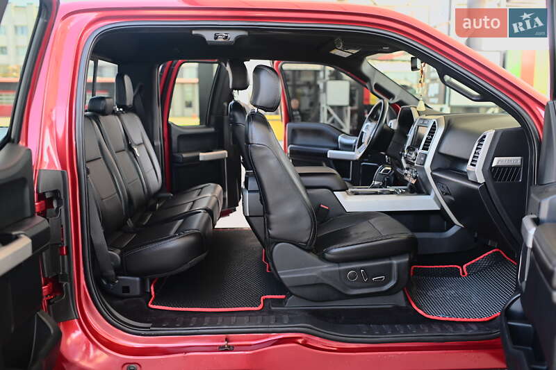 Пикап Ford F-150 2015 в Дубно
