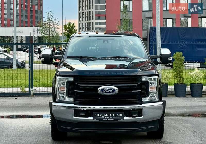 Пикап Ford F-350 2017 в Киеве