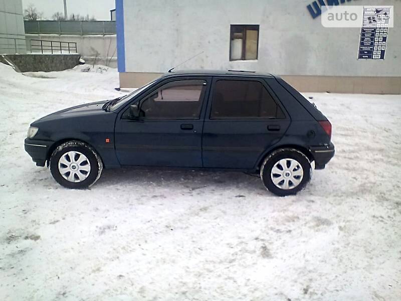 Хэтчбек Ford Fiesta 1993 в 