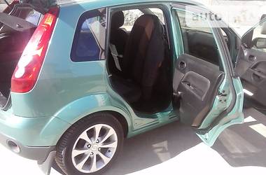 Хэтчбек Ford Fiesta 2006 в 