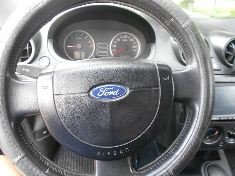 Хэтчбек Ford Fiesta 2004 в Нововолынске