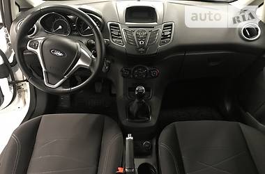 Хэтчбек Ford Fiesta 2016 в 