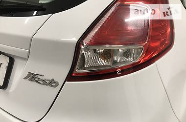 Хэтчбек Ford Fiesta 2016 в 