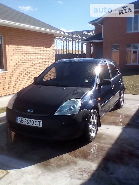 Хетчбек Ford Fiesta 2005 в 