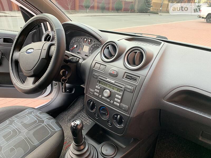 Хетчбек Ford Fiesta 2008 в Києві