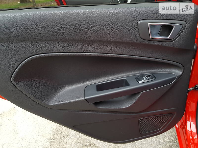 Хетчбек Ford Fiesta 2015 в Дніпрі