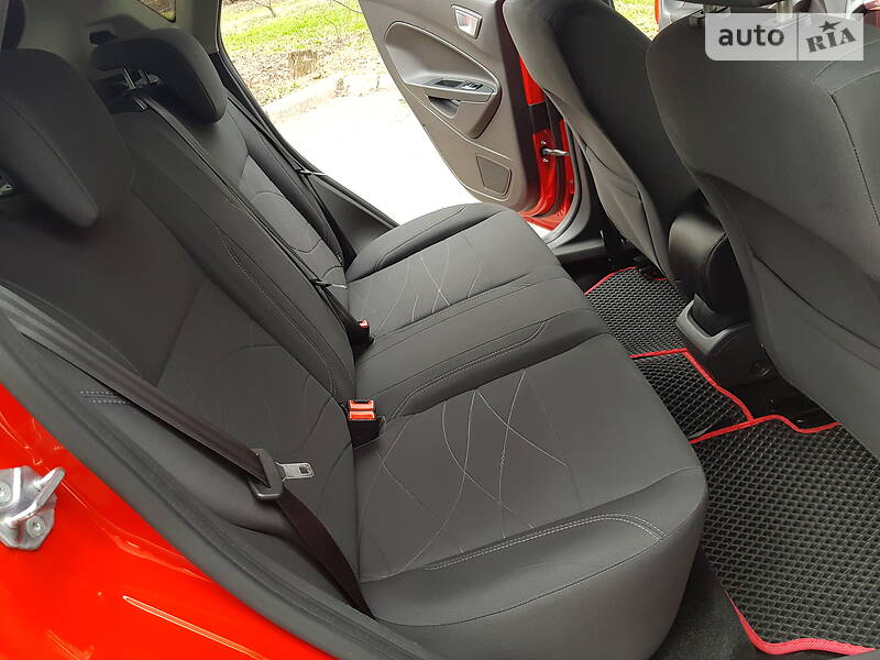 Хетчбек Ford Fiesta 2015 в Дніпрі