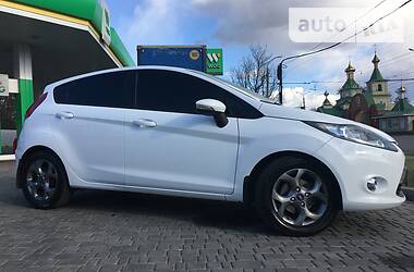 Хетчбек Ford Fiesta 2012 в 