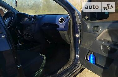 Хэтчбек Ford Fiesta 2006 в 