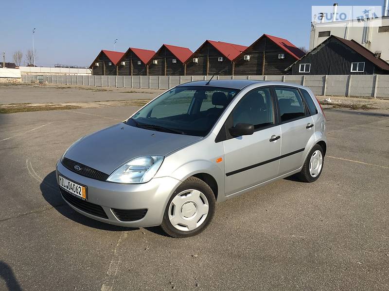 Хетчбек Ford Fiesta 2004 в 