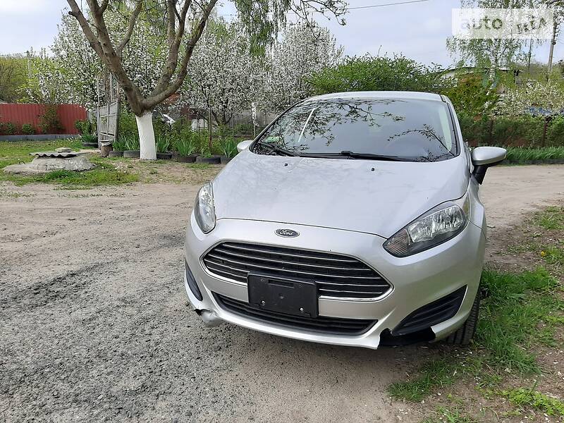 Хетчбек Ford Fiesta 2016 в 