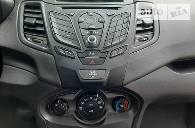 Хетчбек Ford Fiesta 2016 в 