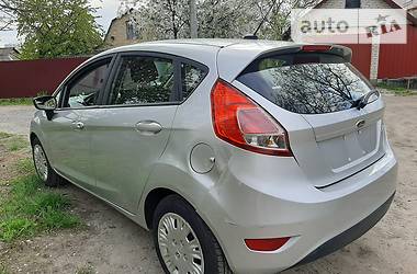 Хетчбек Ford Fiesta 2016 в 