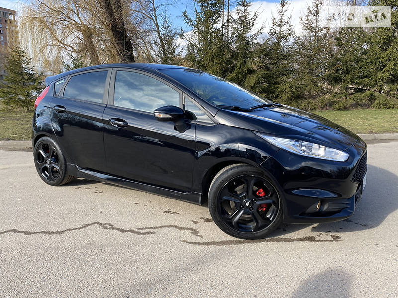 Хетчбек Ford Fiesta 2016 в Івано-Франківську