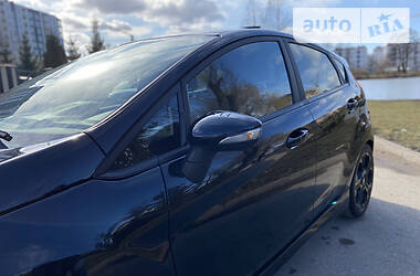 Хэтчбек Ford Fiesta 2016 в 