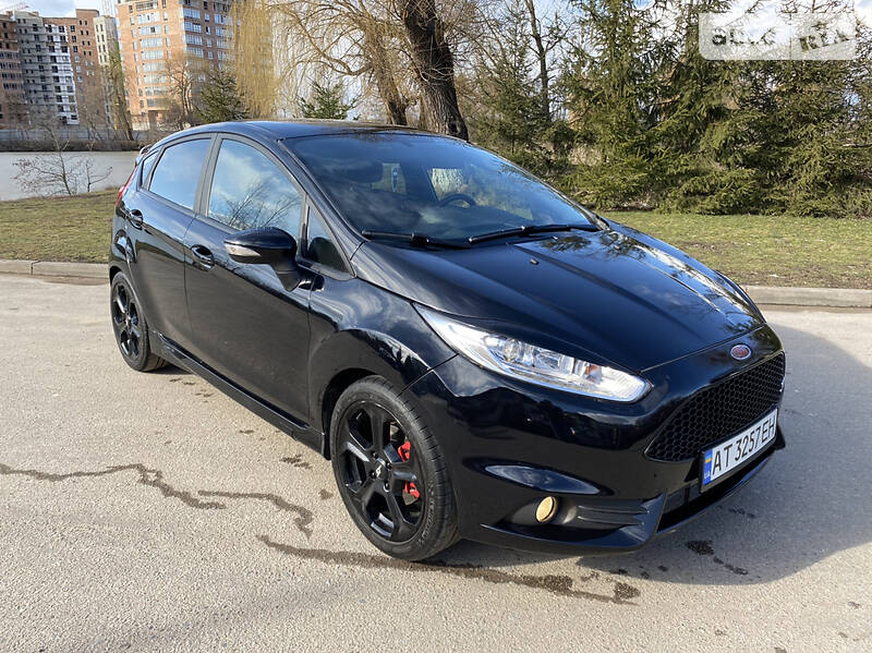 Хетчбек Ford Fiesta 2016 в Івано-Франківську
