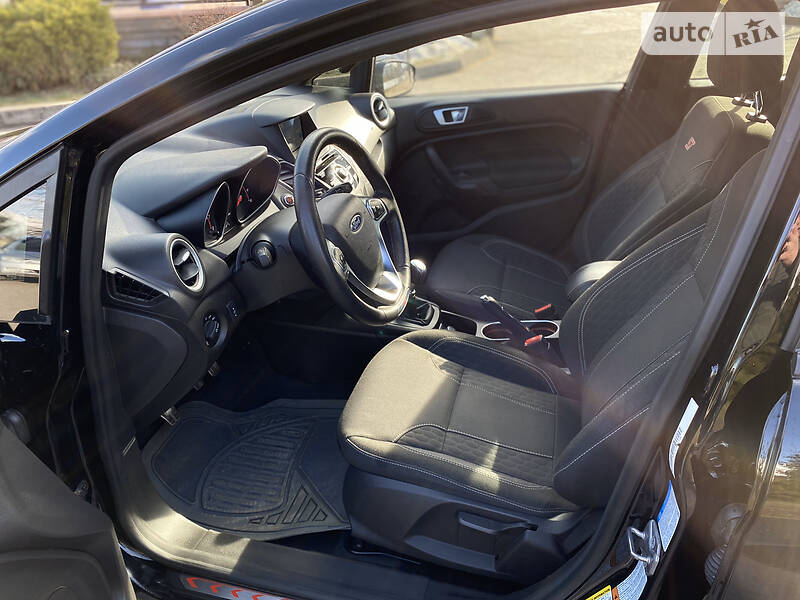 Хетчбек Ford Fiesta 2016 в Івано-Франківську