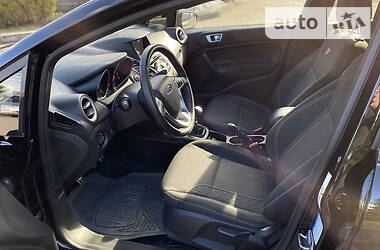 Хэтчбек Ford Fiesta 2016 в 