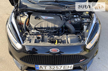 Хэтчбек Ford Fiesta 2016 в 