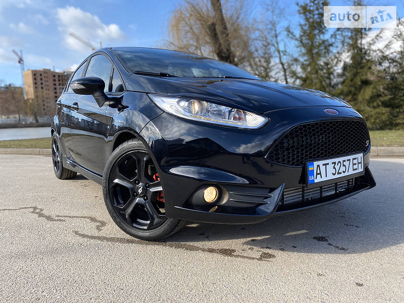 Хетчбек Ford Fiesta 2016 в Івано-Франківську
